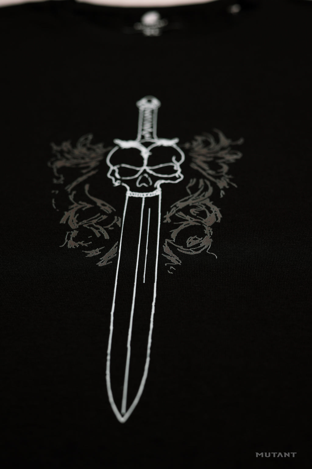 Dark Valor Regular T-Shirt - Mutant